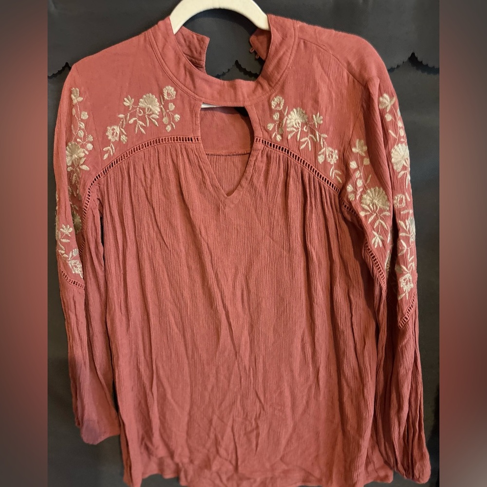 Women’s boho chic shirt.